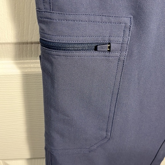BNWT Figs Cairo scrub pants - Picture 5 of 12